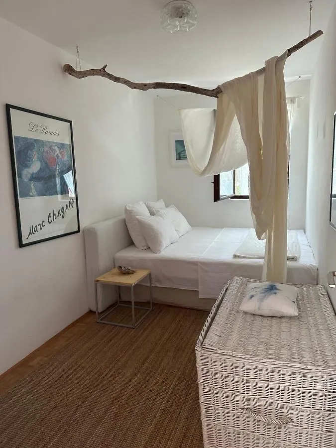 Fellini Apartment Krk Town 0*,